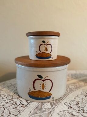RRP Co. CROCKS Ceramic Apple Pie Canister Set with Wooden Lids - Cream